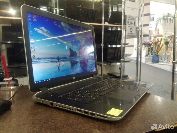 Ноутбук HP 17-by4008ur