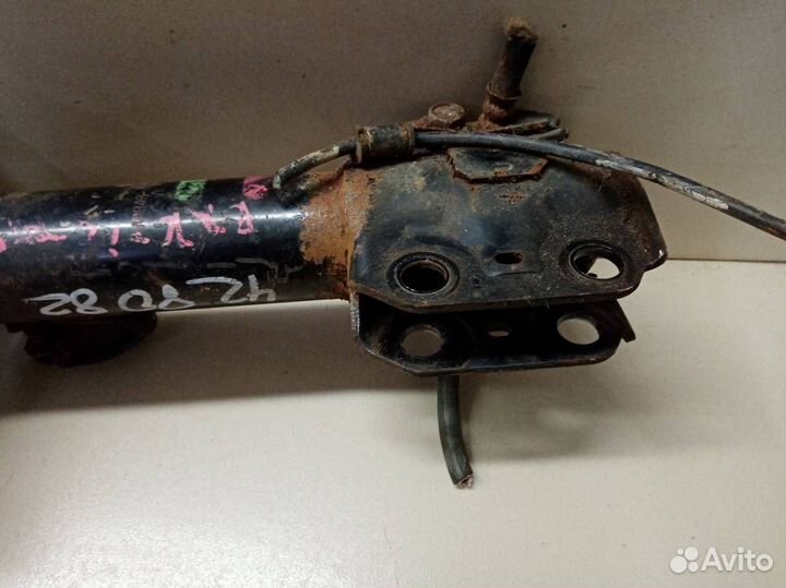 Амортизатор передний левый Toyota Ractis NCP100 20