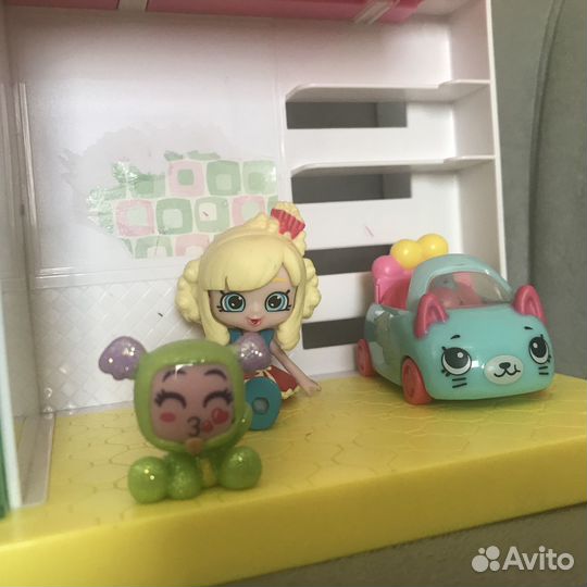 Набор Shopkins с домиком, машинкой и девочкой