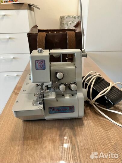 Оверлок /швейная машина 151