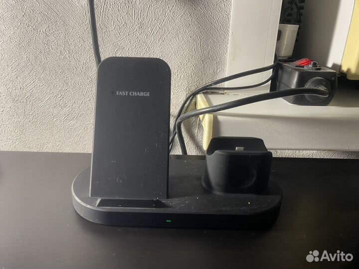 Бесроводное зарядное устройство 3 в 1