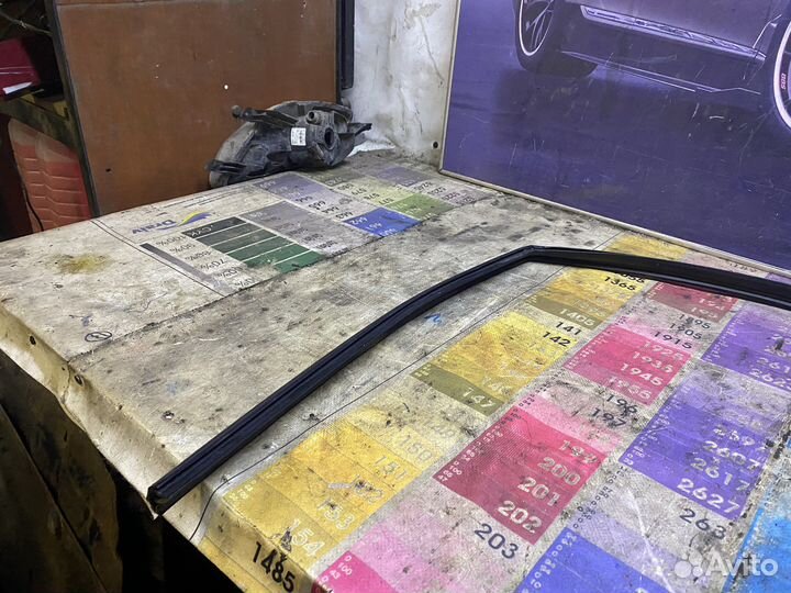 Уплотнитель стекла передний правый kia cerato 3