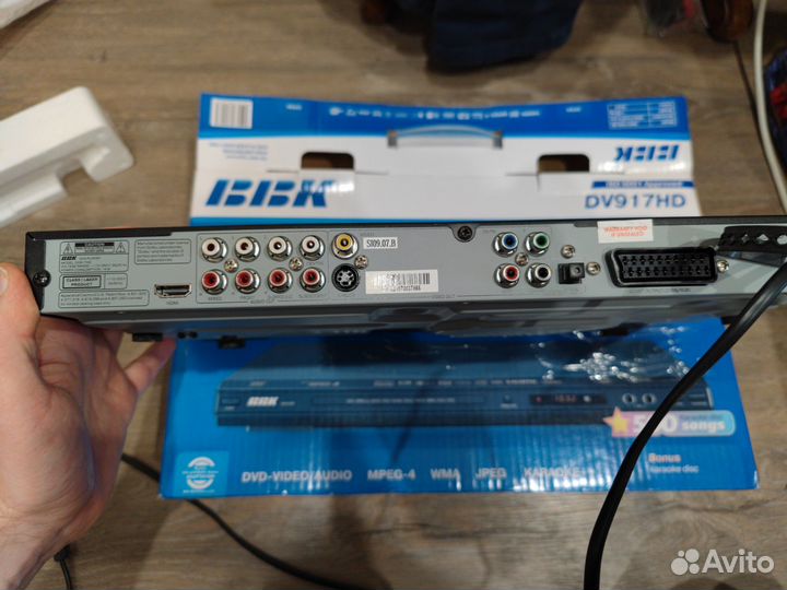 DVD плеер BBK DV917HD (с караоке)