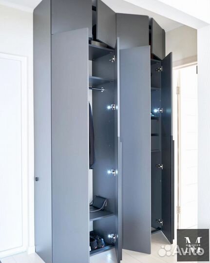 Шкаф с встроенной гладильной доской