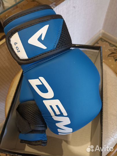 Перчатки для кикбоксинга