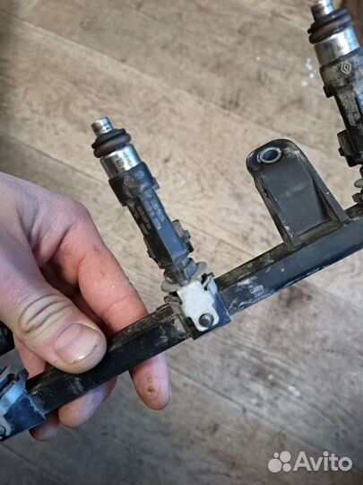 Рампа топливная с форсунками Renault Logan 2