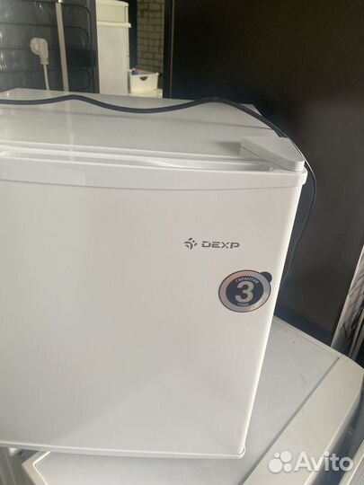 Холодильник Dexp 50/50 Маленький Есть морозилка
