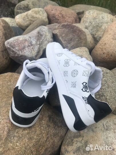 Кроссовки Guess