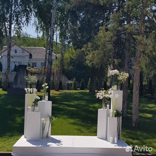 Сдам в аренду подиум, кубы,стол,каркасы для декора