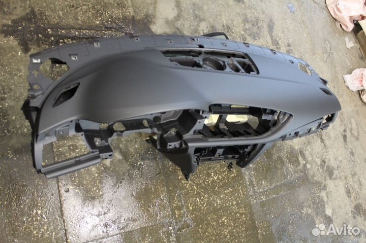 Торпедо, панель, подушка на Audi A7