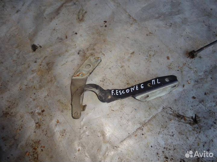 Петля капота левая Ford Escort/Orion 1995-2001