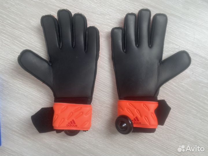 Вратарские перчатки adidas
