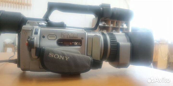 Видеокамера DCR-VX2100E