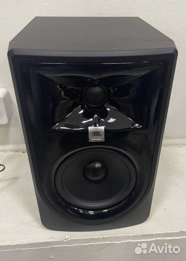 Студийный монитор JBL 305P mkii