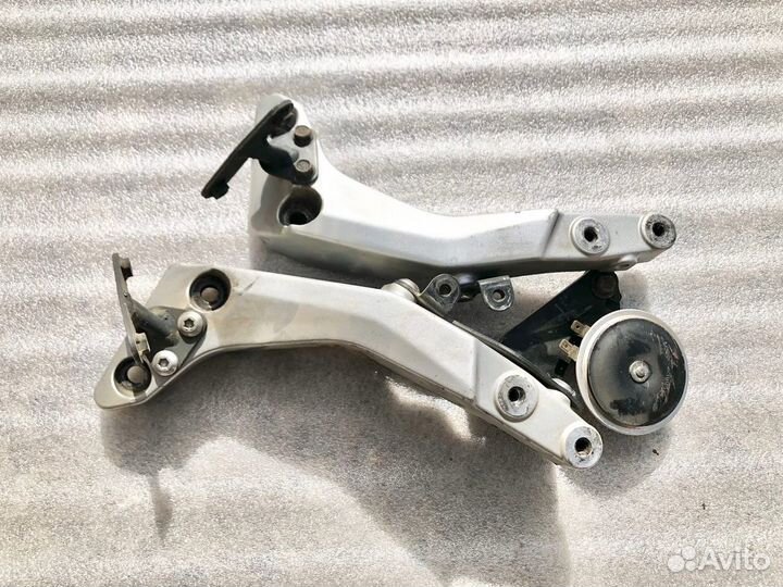 Kawasaki Z750 2010 передние крепления двигателя