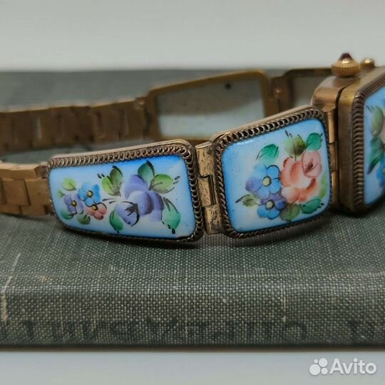 Наручные механические часы 