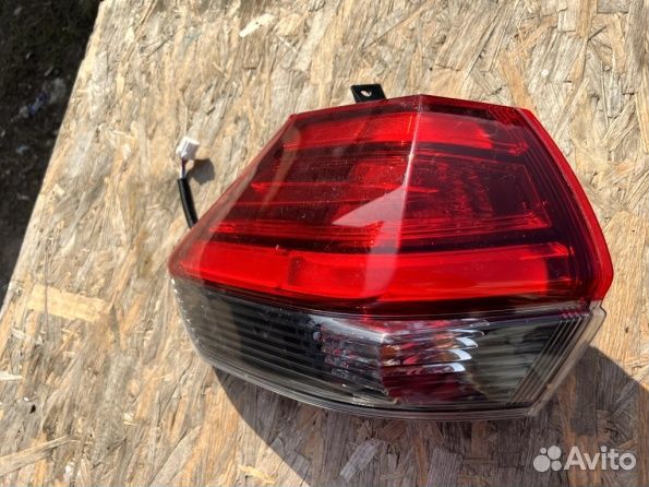 Фонарь левый Nissan X-trail T32