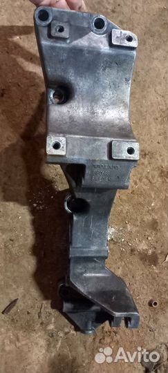 Кронштейн генератора Volvo S80