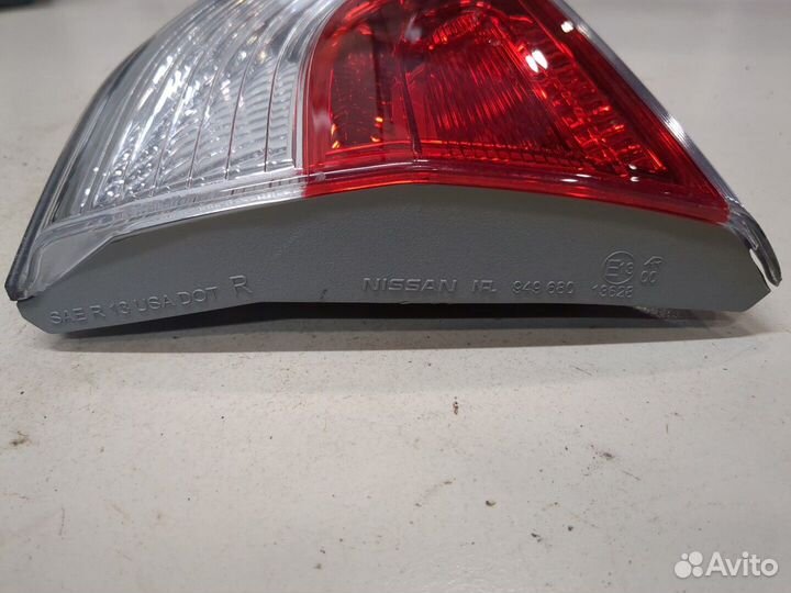 Фонарь крышки багажника правый Nissan Pathfinder