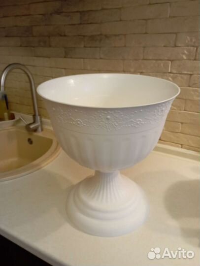 Кашпо пластиковое б. у