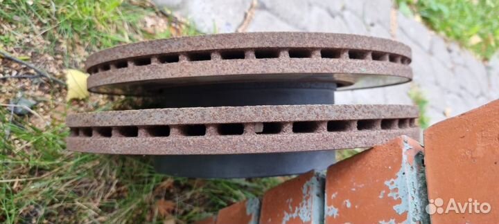 Suzuki 55611-57L01 (2 шт.), диски тормозные задние