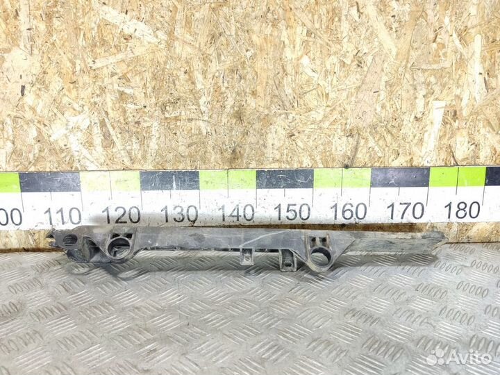 Кронштейн радиатора Toyota Hilux 2015-2021