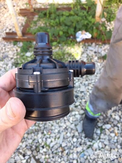 Насос охлаждения Mercedes 205 213 222 253