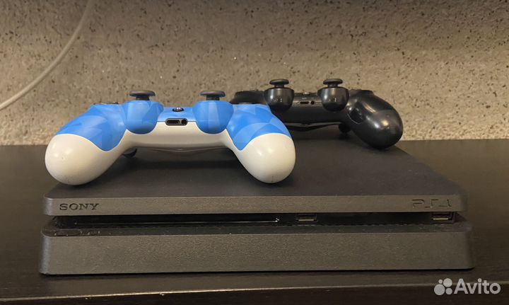 Sony PS4 slim + Fifa 23 + 2 геймпада