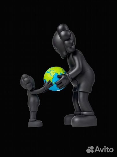 Kaws фигурка The Promise черная