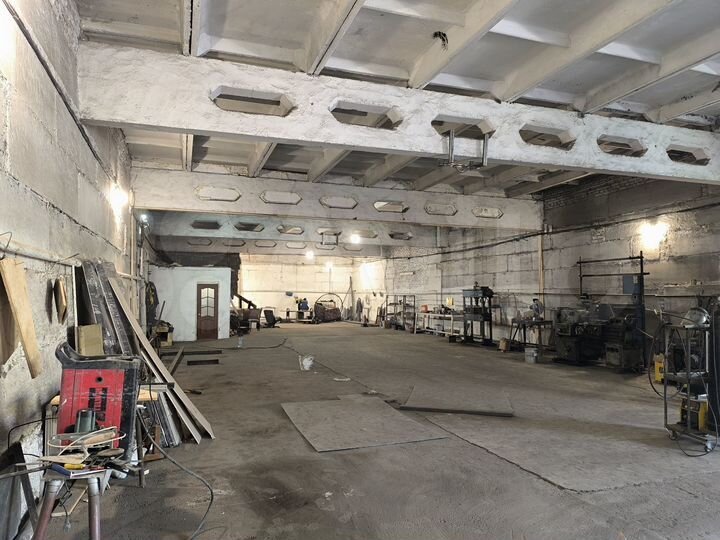 Производство, 1400 м²
