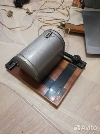 Фотоувеличитель купили. Остались принадлежности