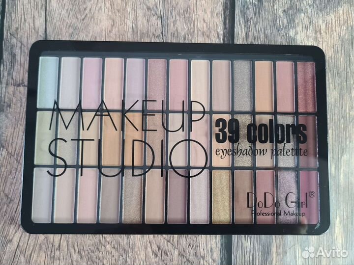 Палетка теней для век новая