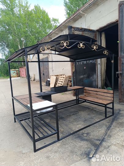 Мангальная зона под крышей