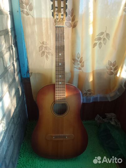 Акустическая гитара