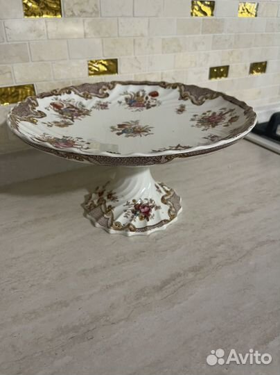 Конфетница с тарелками