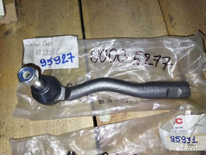 Рулевой наконечник левый Toyota Carina E Corona