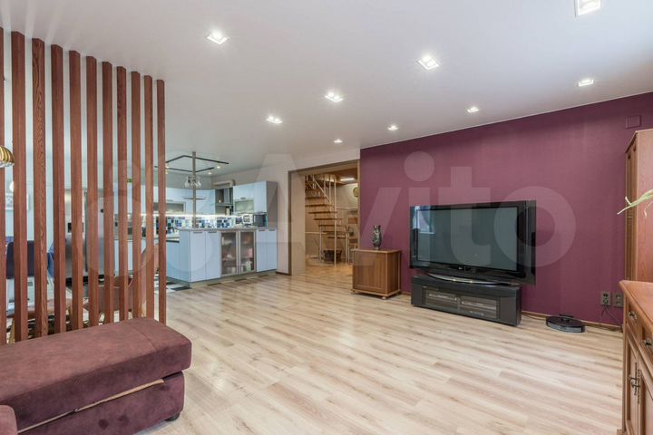 Коттедж 351,8 м² на участке 10,3 сот.