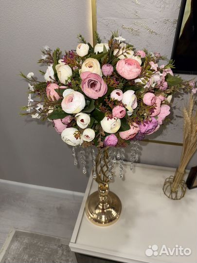 Подставки с цветами