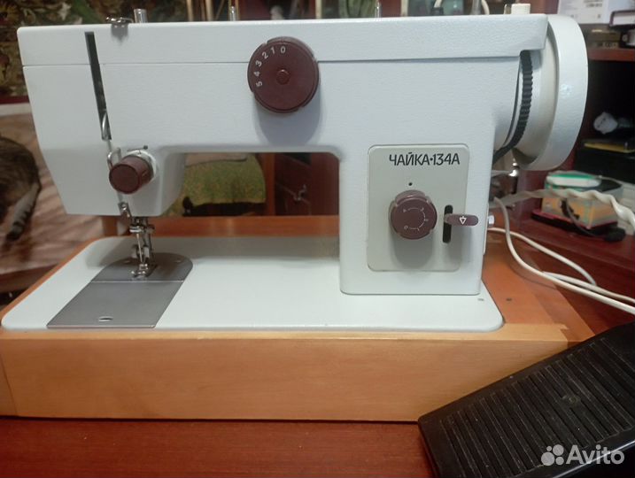 Электрическая швейная машинка Чайка 134