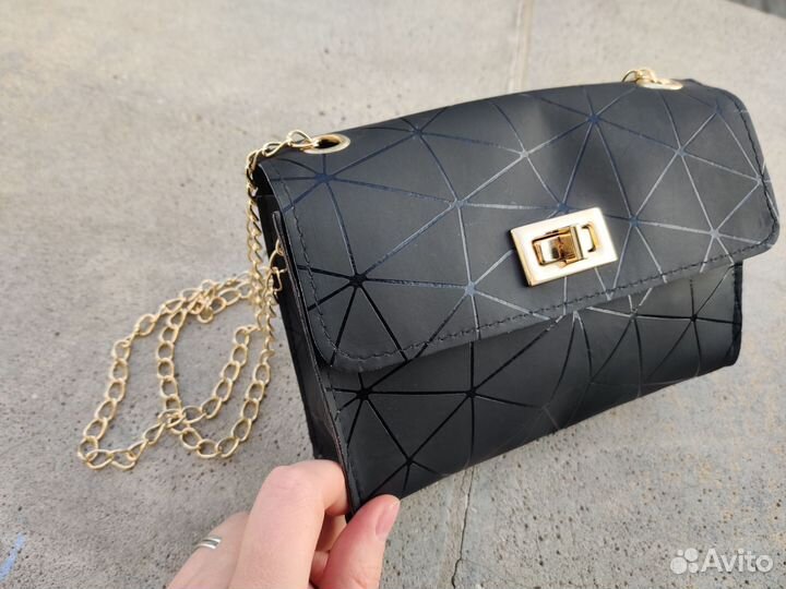 Мини сумка женская белая на цепочке