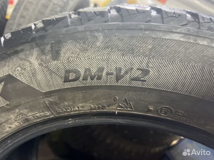 Bridgestone Blizzak DM-V2 235/60 R18 107S