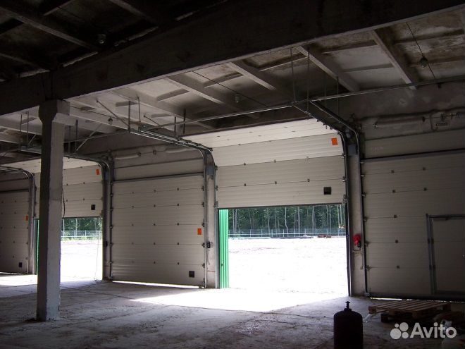 Секционные ворота