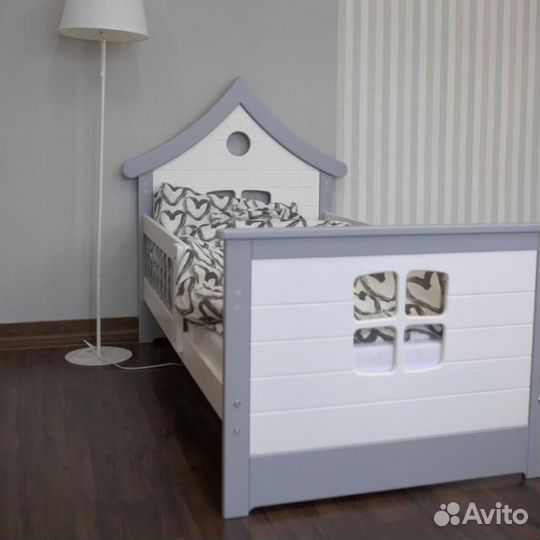 Кровать домик