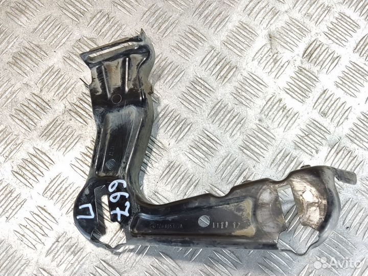 Кронштейн крепления фары Skoda Octavia 2004 2013