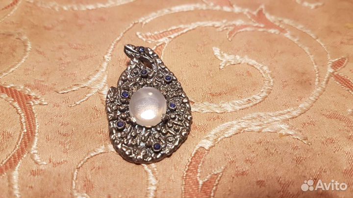 Старинный кулон