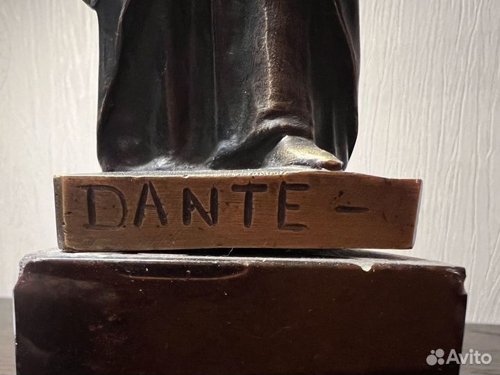 Бронза Фигура