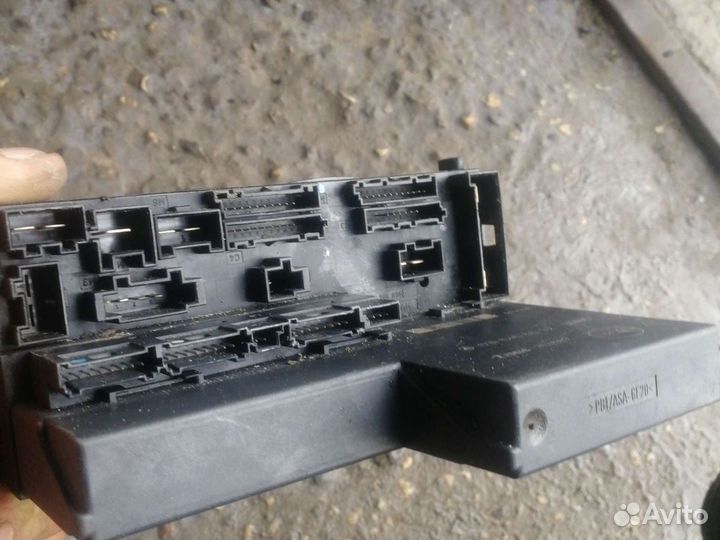 Блок предохранителей салонный мерседес Mercedes w2