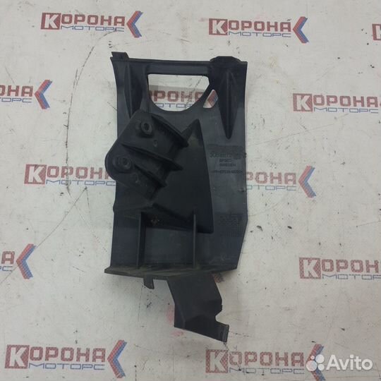 Кронштейн форсунки омывателя левый volvo S80