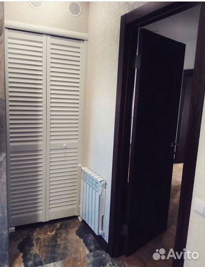 Жалюзийные двери для шкафа