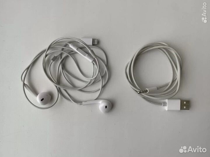 Наушники и кабель Apple